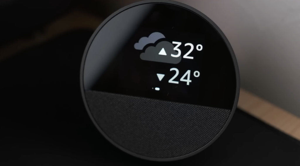 時計と天気が同時に表示されているEcho Spotの画面